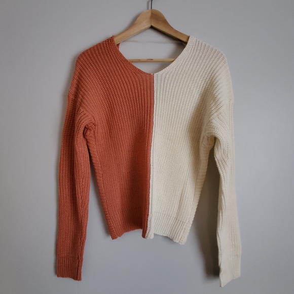 Twist Front Color Block Reversable Knit Sweater - Picture 4 of 12